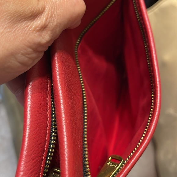 Fossil red expandable leather crossbody. - Picture 4 of 5